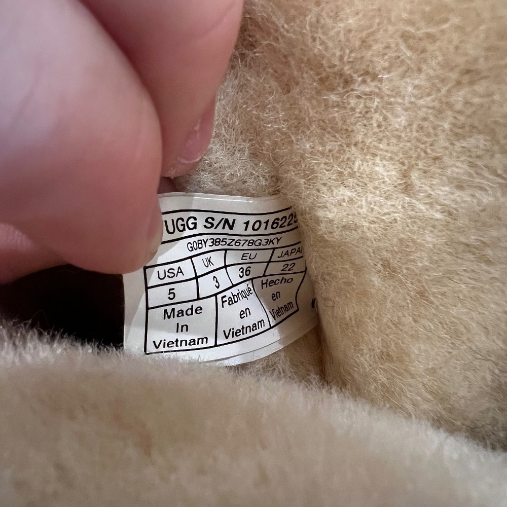 NWOT Ugg Bailey Bow II Size 5 - Picture 5 of 5